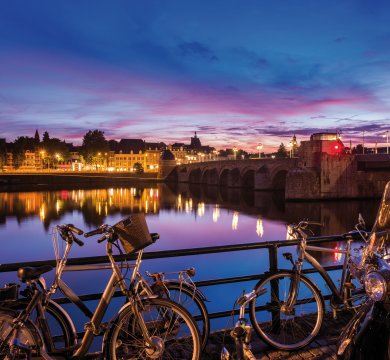 Blick auf das nächtliche Maastricht