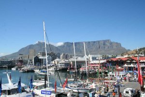 Kapstadt - hier die Waterfront - eine wahnsinnig schöne Gegend. Im Hintergrund der Tafelberg