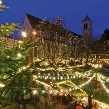 Weihnachtsmarkt in Freiburg © danielschoenen-fotolia.com