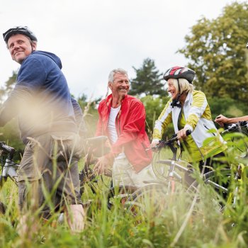 Senioren auf einer Radwanderung © Robert Kneschke-fotolia.com
