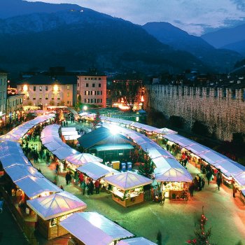 Weihnachtsmarkt auf der Piazza del Duomo © Fototeca Trentino S.p.A./Gianni Zotta