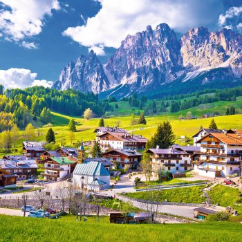 Blick auf Cortina D' Ampezzo © xbrchx - stock.adobe.com