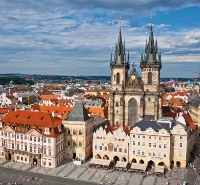 Blick auf die Teyn-Kirche am Altstädter Ring in Prag