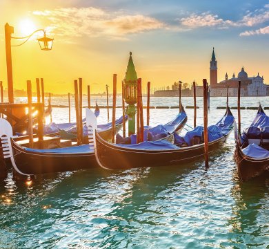 Gondeln im Sonnenuntergang