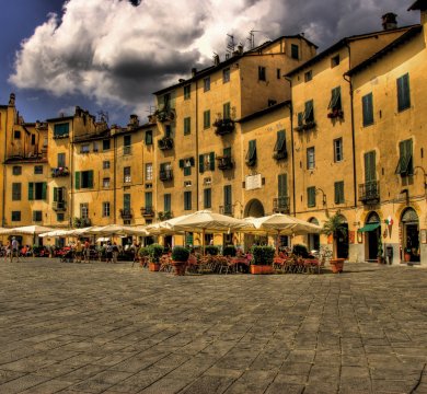 Piazza Anfiteatro in der Altstadt von Lucca