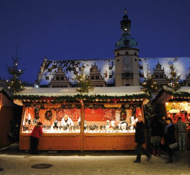 Leipziger Weihnachtsmarkt - Hüttenzauber vor dem Alten Rathaus