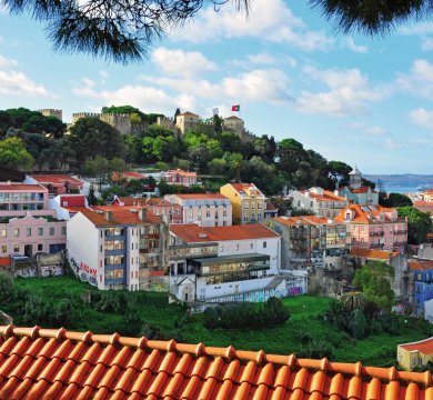 Altstadt Baixa mit Castelo de San Jorge