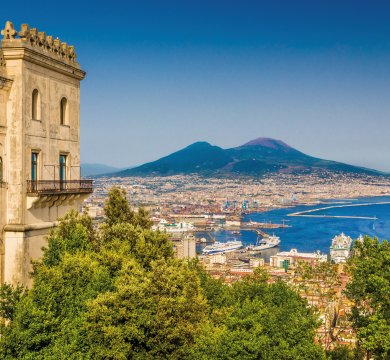 Blick über Neapel und auf den Vesuv