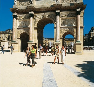 Eingang zum Louvre in Paris