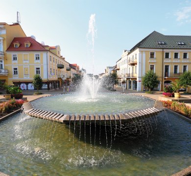 Brunnen auf der Kurpromenade in Franzensbad