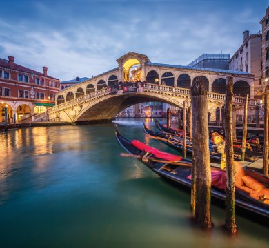 Die Rialtobrücke am Abend