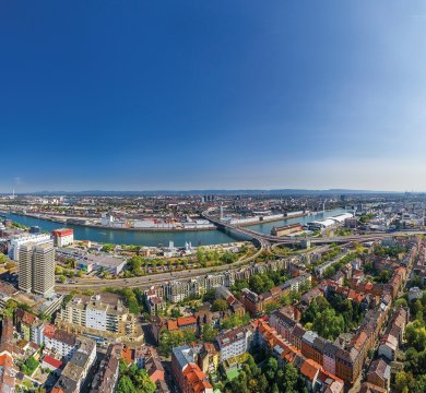 Blick über Ludwigshafen und Mannheim