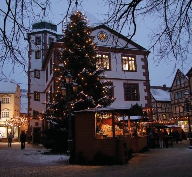 Lohrer Weihnachtsmarkt bei Nacht