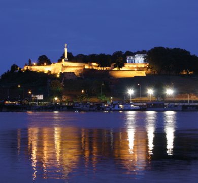 Festung von Belgrad bei Nacht