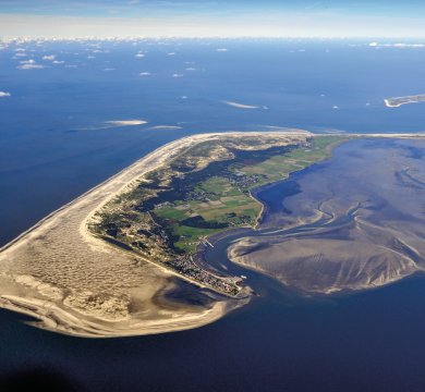 Amrum - Insel in der Nordsee aus der Luft