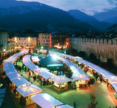Weihnachtsmarkt auf der Piazza del Duomo