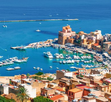 Blick auf den Hafen von Castellammare