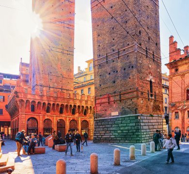 Piazza Porta Ravegnana in Bologna