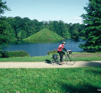Fürst-Pückler-Radweg, Branitzer Park, Seepyramide