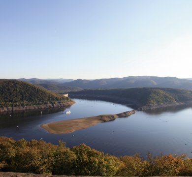 Blick von Schloss Waldeck über den Edersse