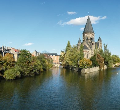 Moselinsel mit Kirche Temple Neuf